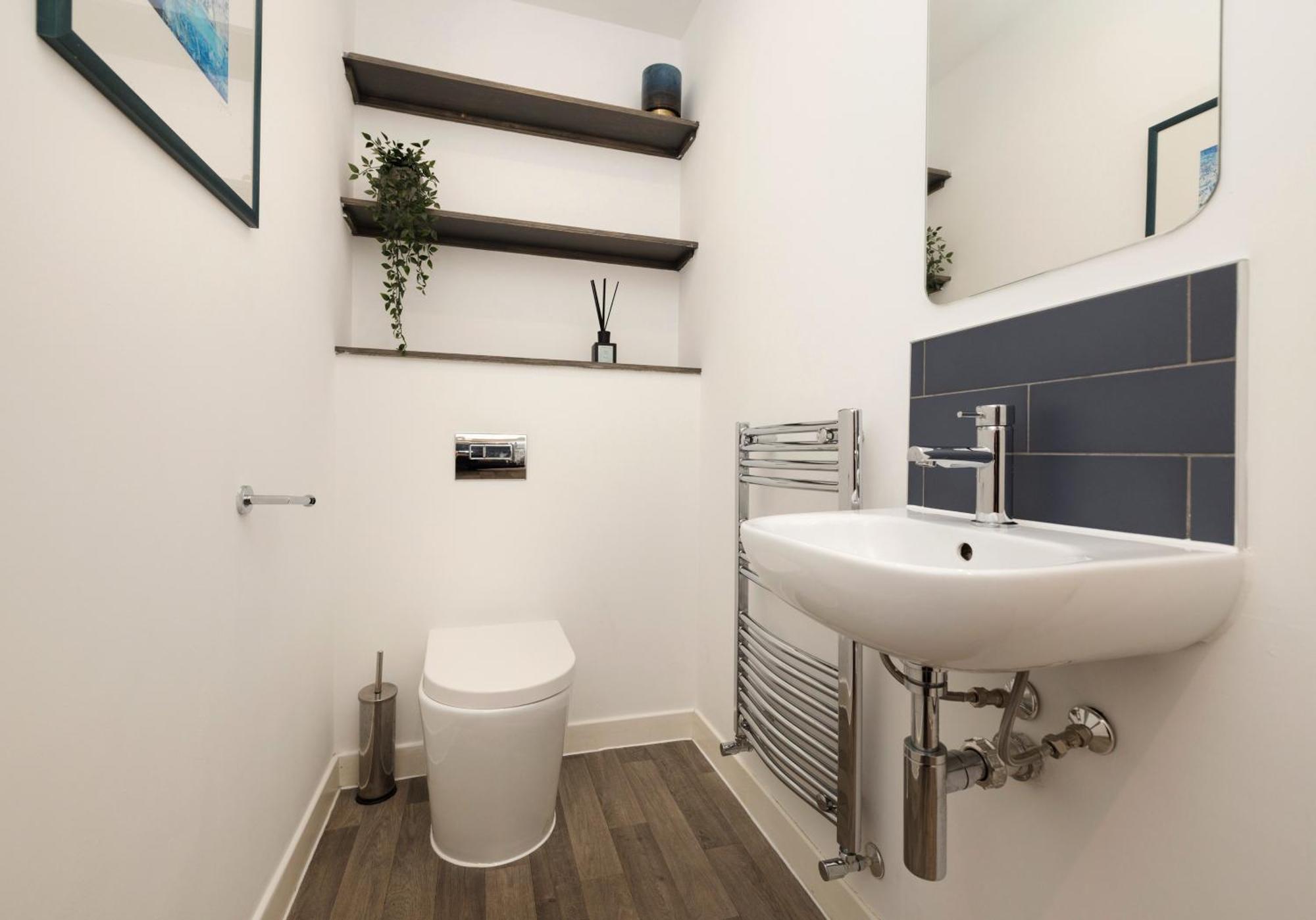 Stylish Mews House Old Town 1-br With Parking Apartment *