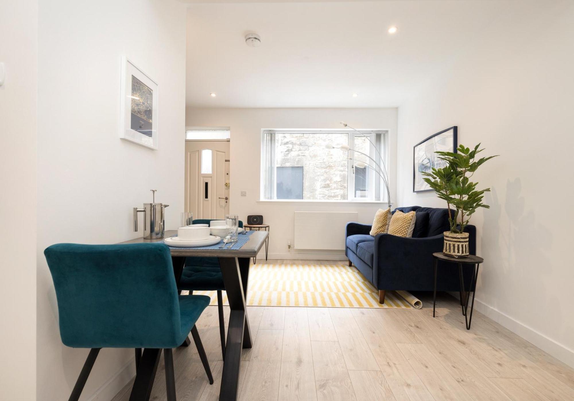 Stylish Mews House Old Town 1-br With Parking Apartment Edinburgh