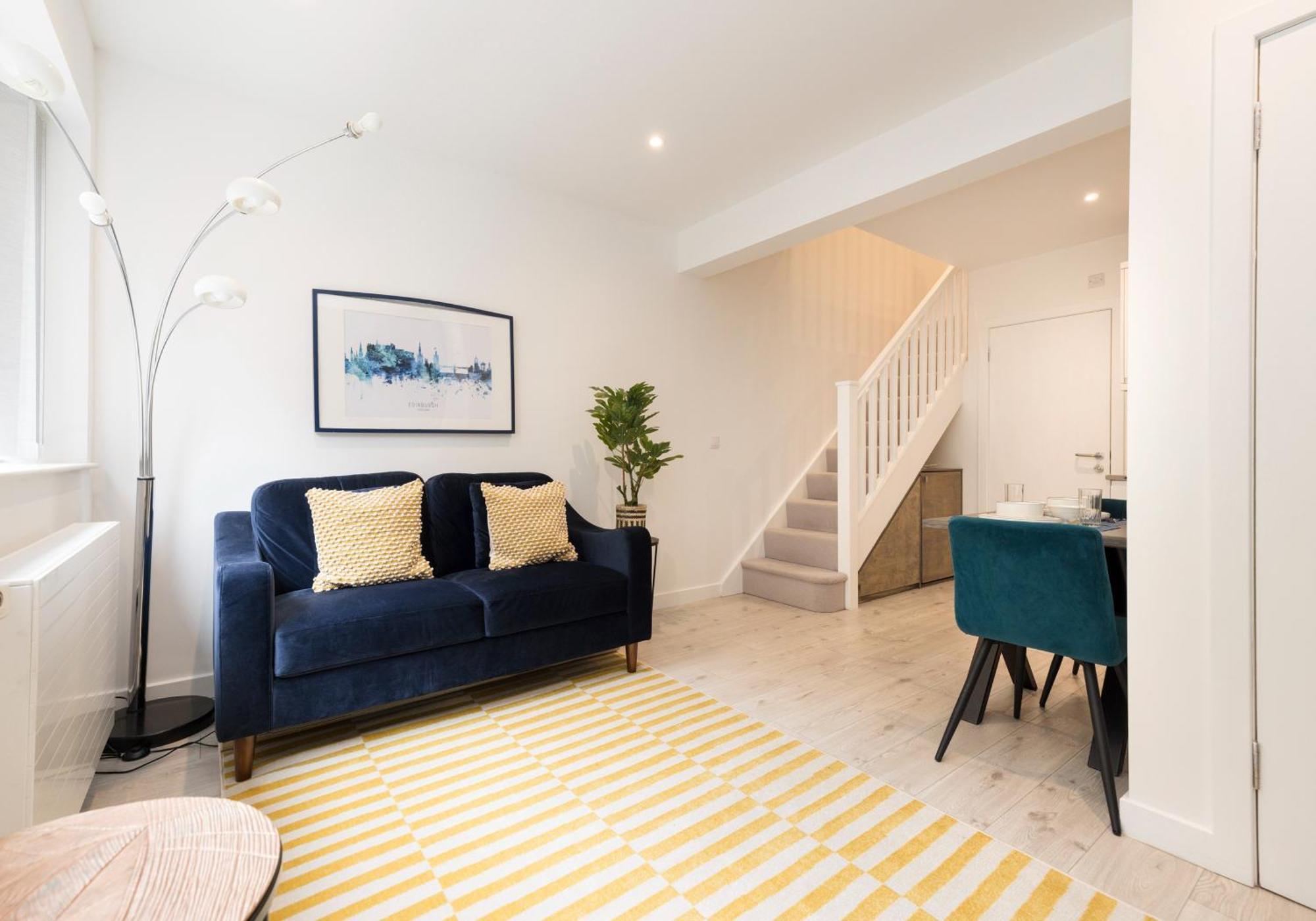 Stylish Mews House Old Town 1-br With Parking Edinburgh