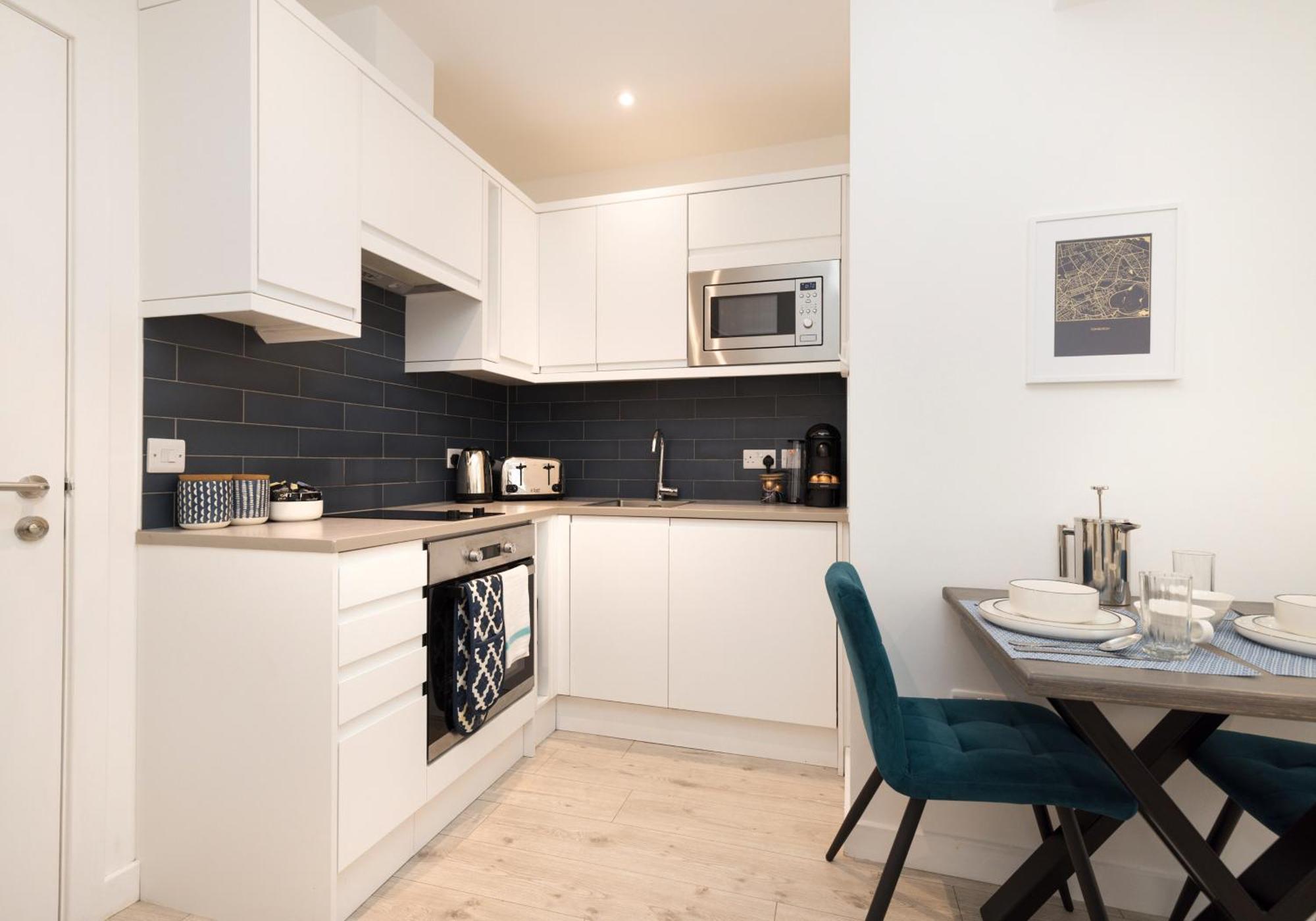 Stylish Mews House Old Town 1-br With Parking